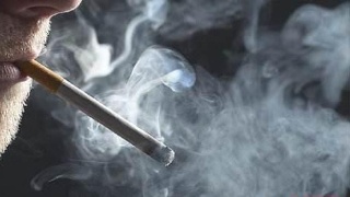 开车时如何开窗快速河南除烟味?老司机只需一招